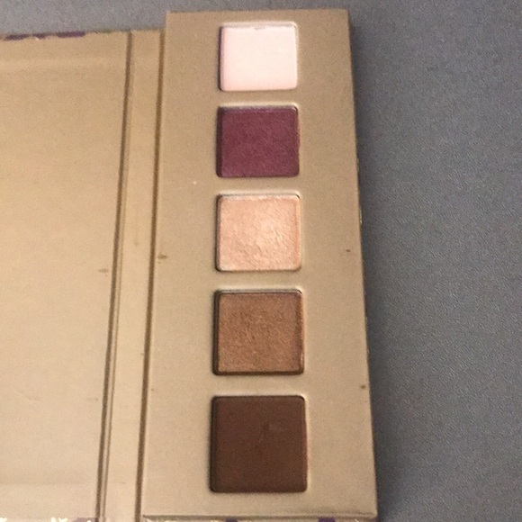 Eyeshadow and brushes - Picture 4 of 6